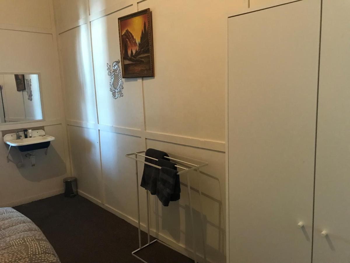 Australian Hotel Winton Budget Hotel Accommodation Eksteriør bilde