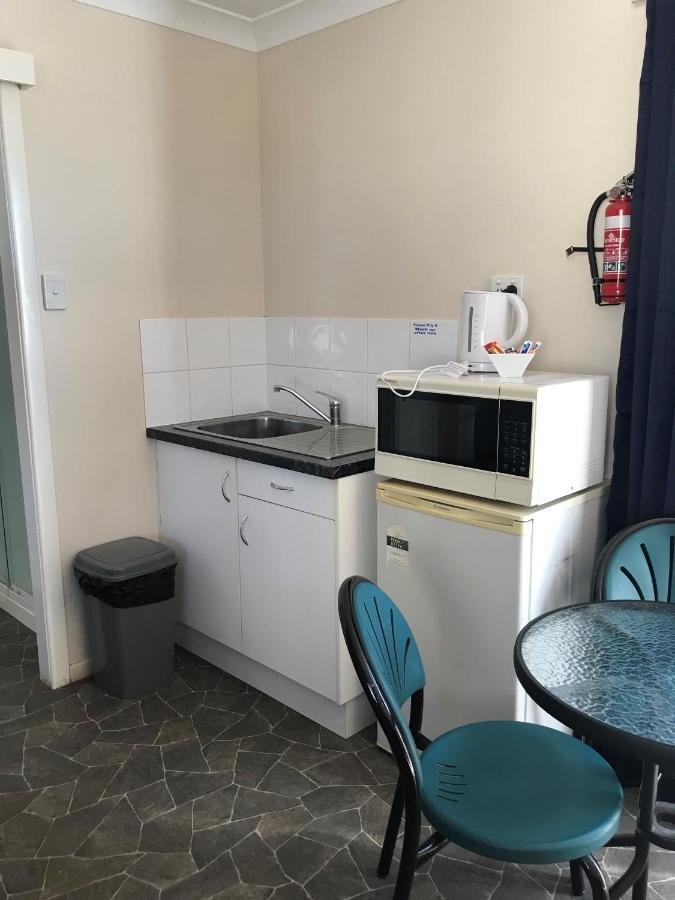 Australian Hotel Winton Budget Hotel Accommodation Eksteriør bilde