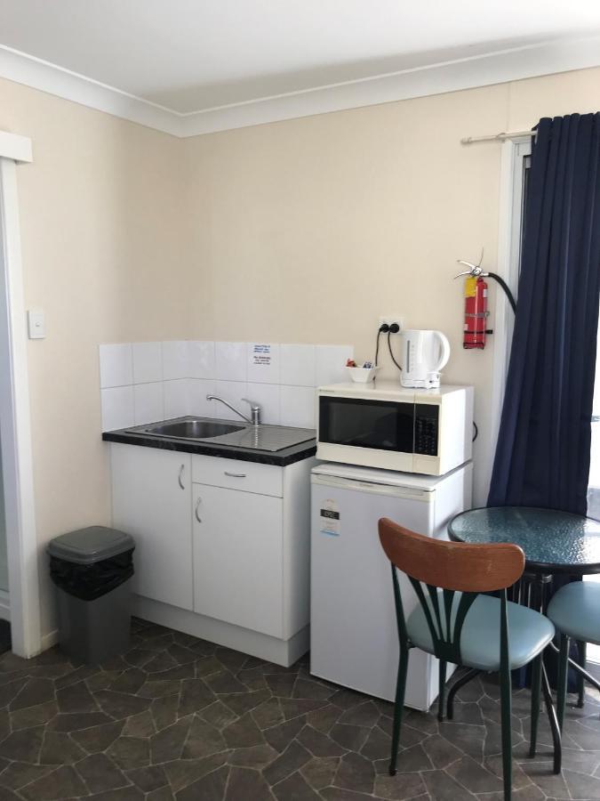 Australian Hotel Winton Budget Hotel Accommodation Eksteriør bilde