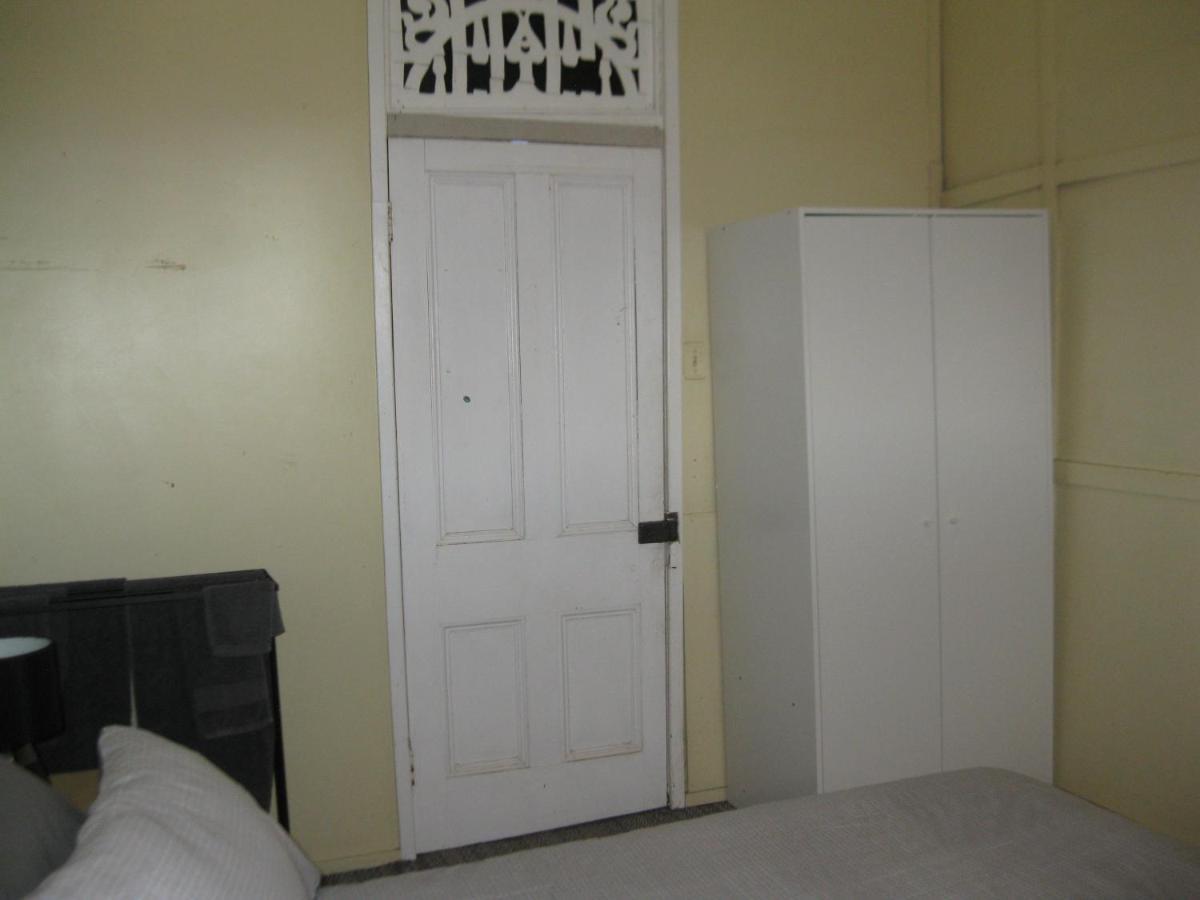 Australian Hotel Winton Budget Hotel Accommodation Eksteriør bilde